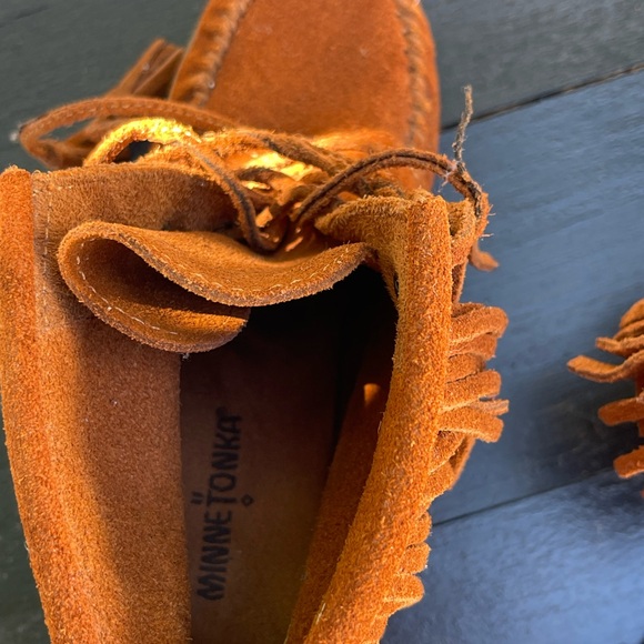 Minnetonka chestnut brown suede leather fringe wedge size 7 - Picture 5 of 7